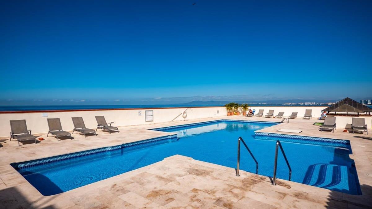 Apartamento Ocean View 2br Condo-balcony-beach-pool *